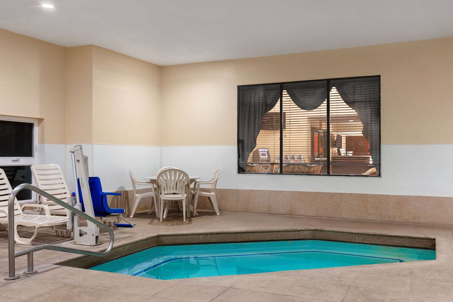 Howard Johnson By Wyndham Williams 26/44