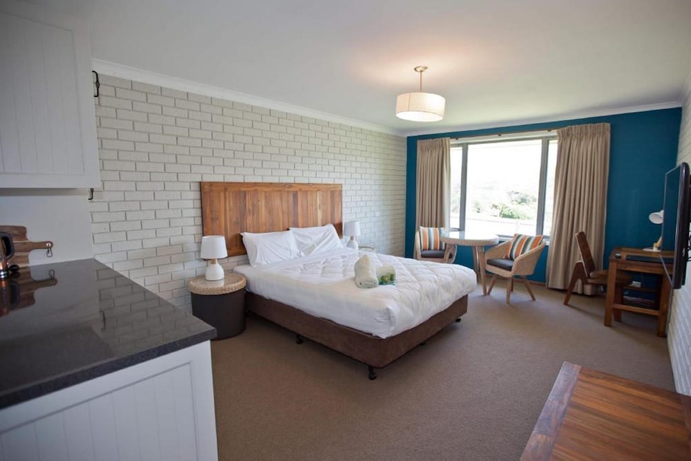 SOUTHERN OCEAN MOTOR INN 11/67