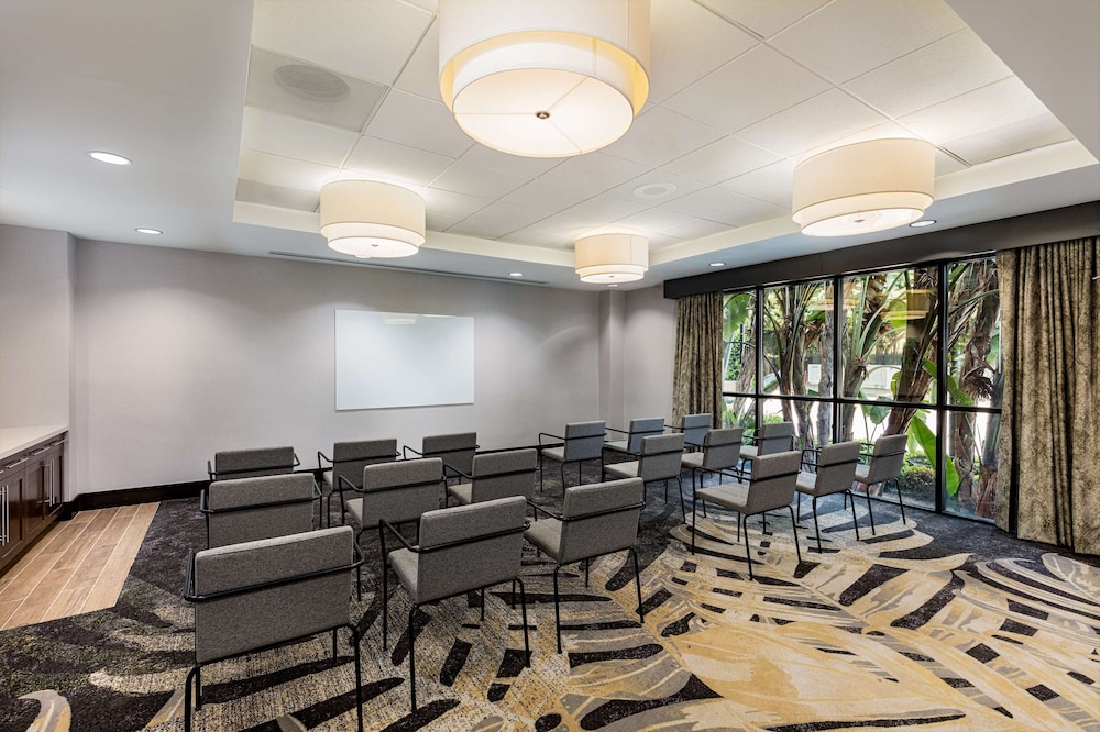 Hilton Garden Inn Los Angeles Hollywood 39/41