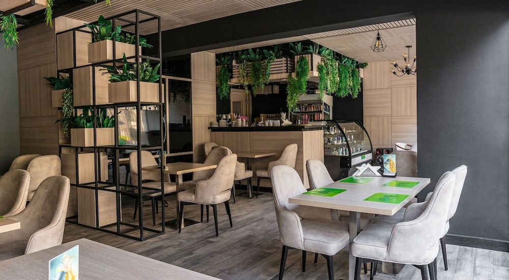 Rivoli Suites 38/48