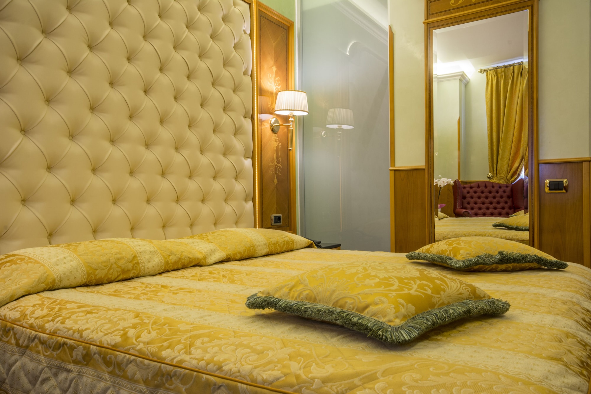 STANDARD, DOUBLE OR TWIN BED