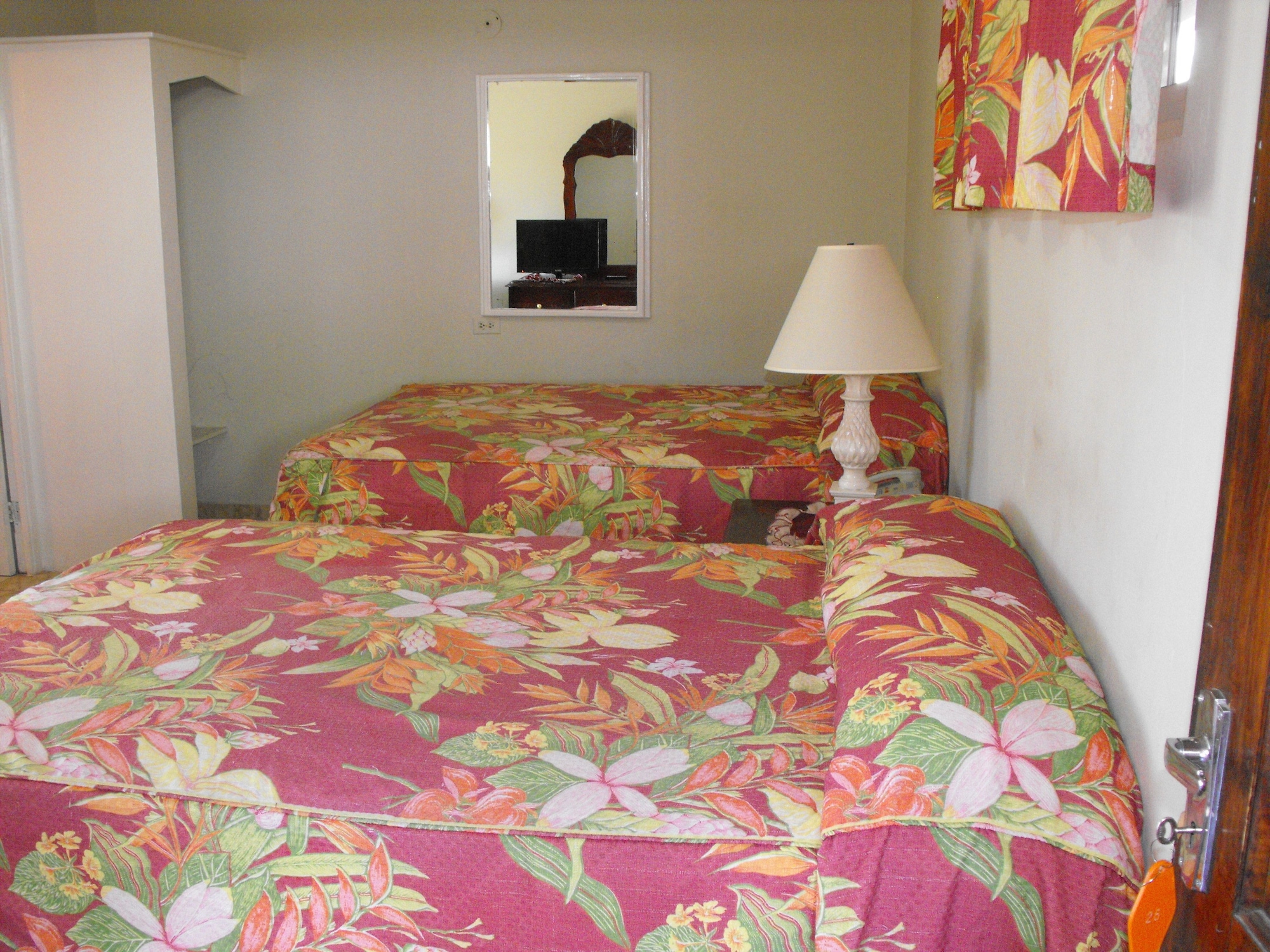 ROOM, TRIPLE