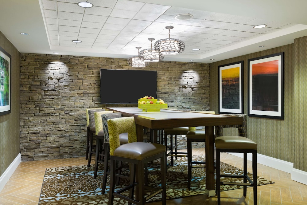 Hampton Inn Danbury Ct 33/51