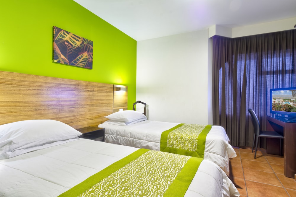 Hotel Suites Cristina 29/69
