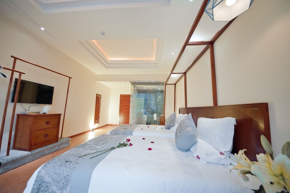 Guilin Crystal Crescent Moon Hotel 26/71