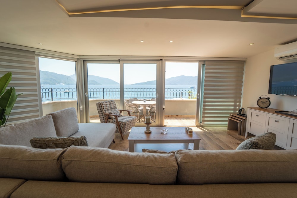 Aurasia Sea Side Hotel 43/63