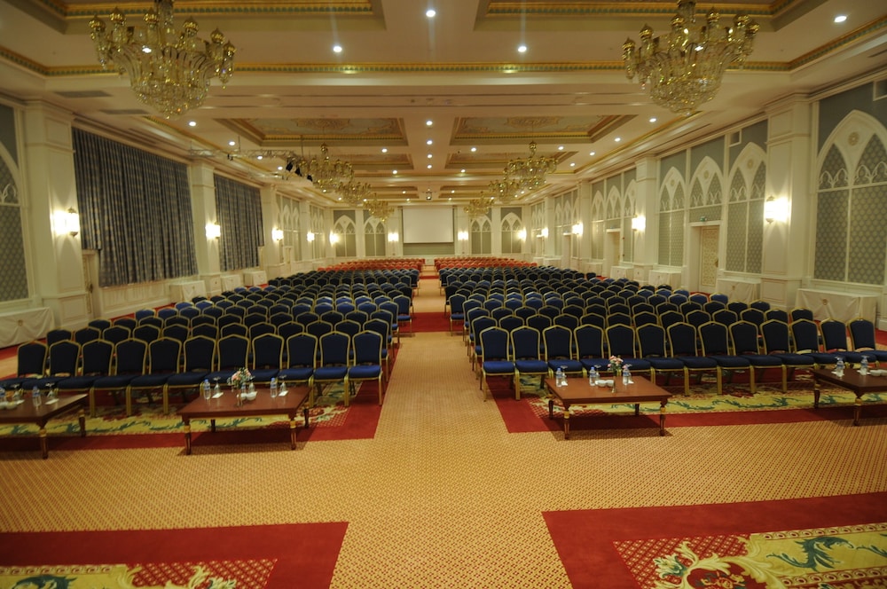 MEYRA PALACE 66/69