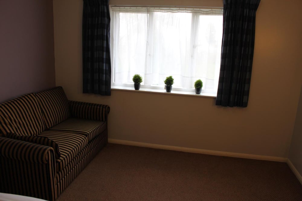 Redwings Lodge Baldock 26/43