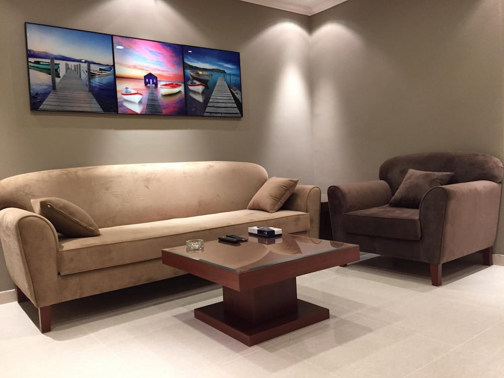 Ashbona Suites 24/41