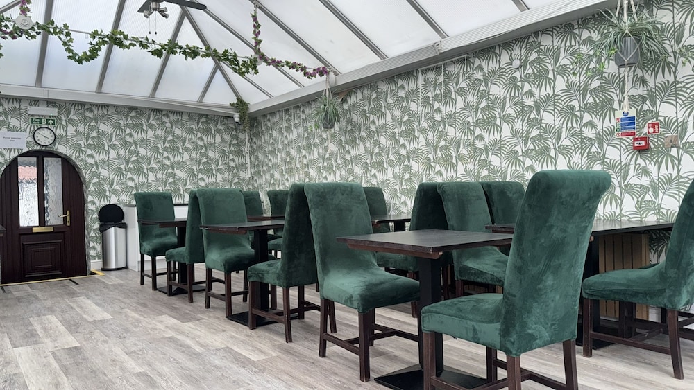 OYO Watton Vibe Hotel 33/50