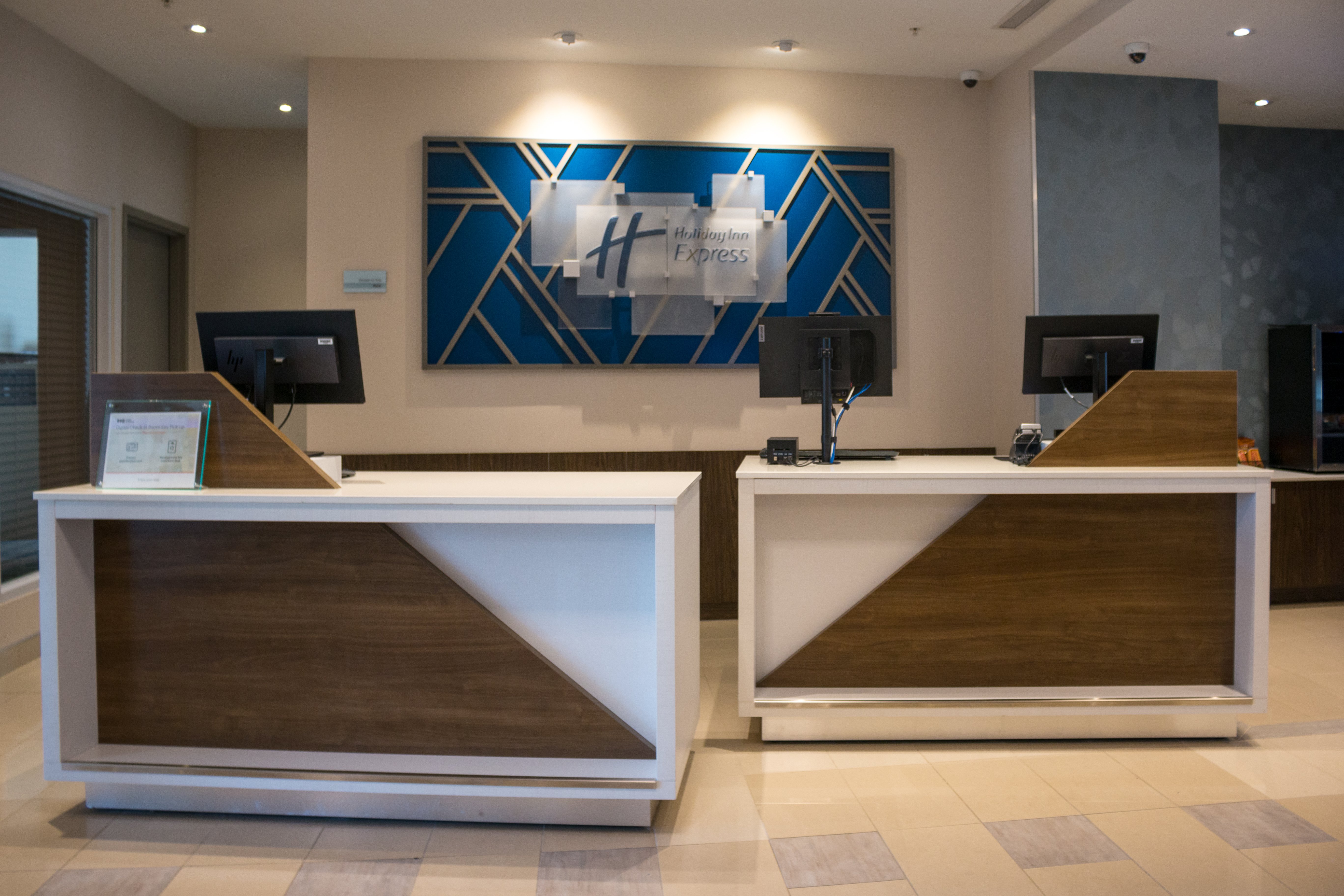 Holiday Inn Express Hotel Suites Kingston 10/72