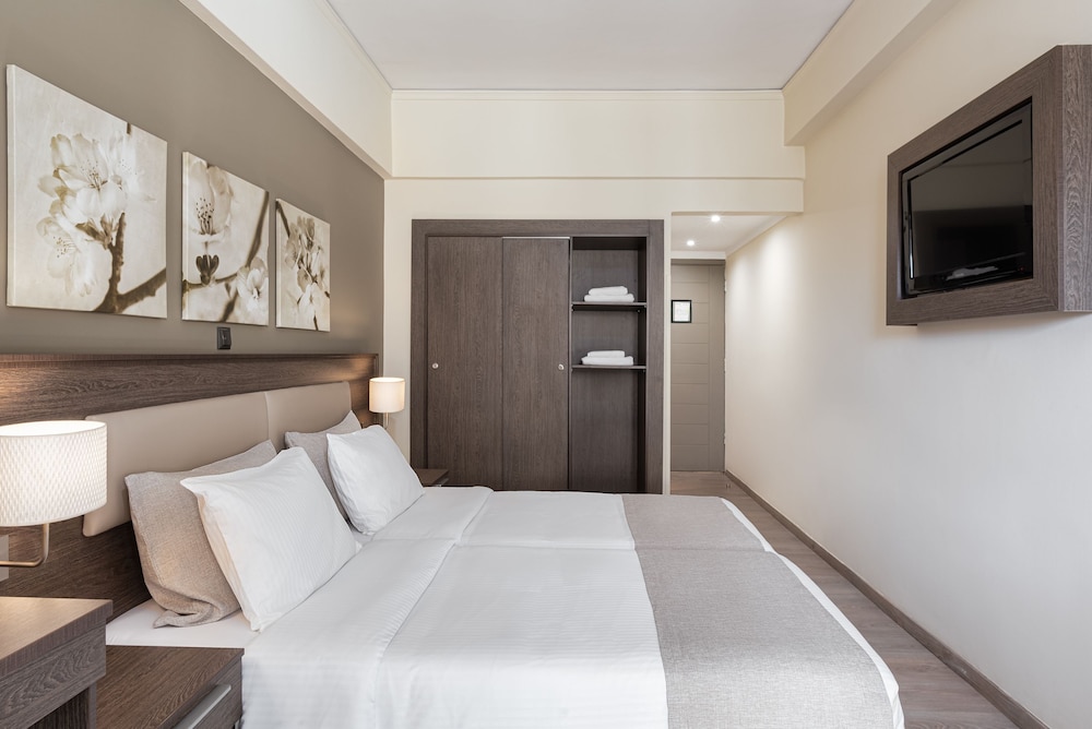 ROOM, DOUBLE BED