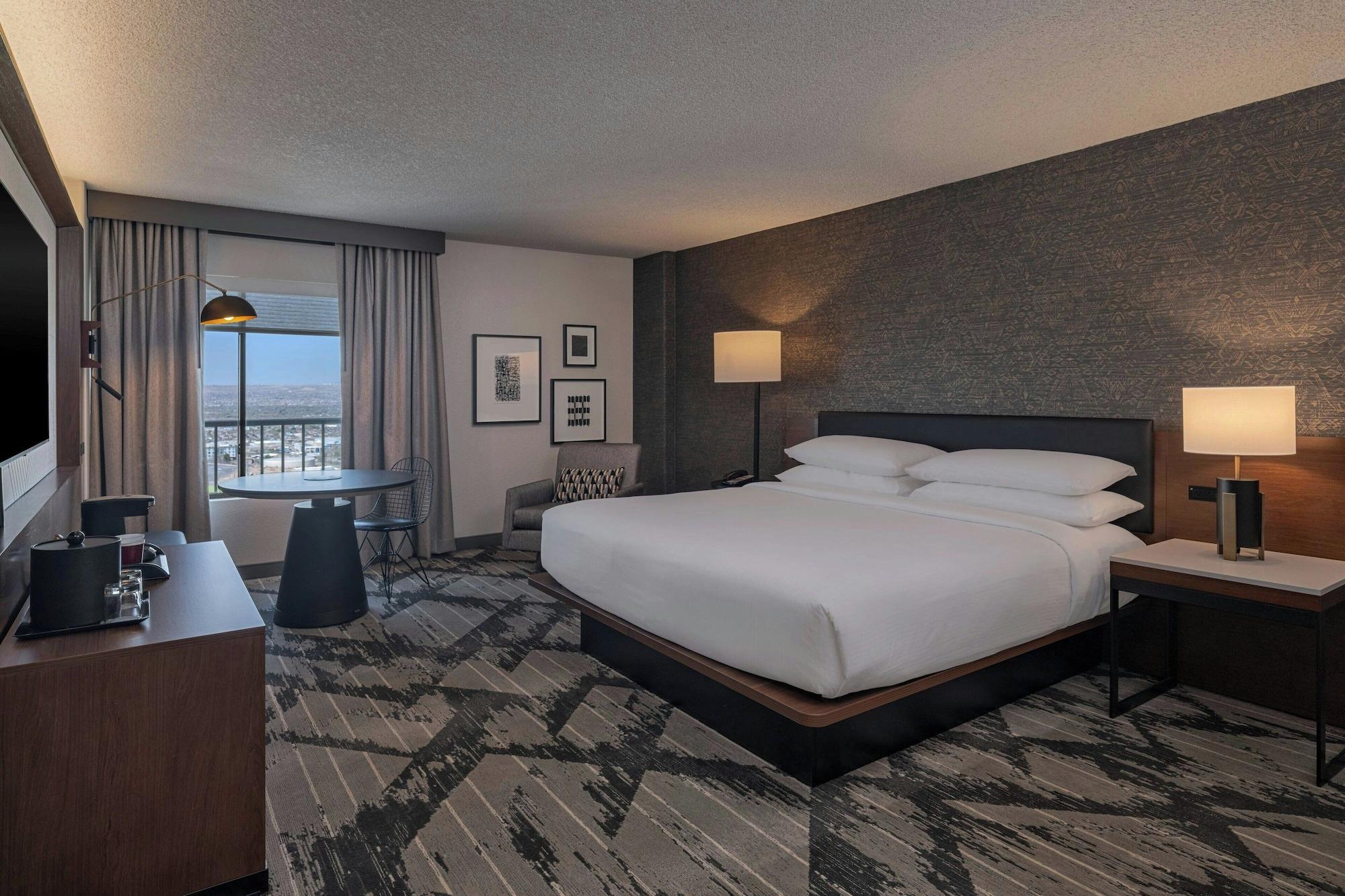 1 Bedroom, Junior Suite, Sheraton Albuquerque Airport Hotel 2/4