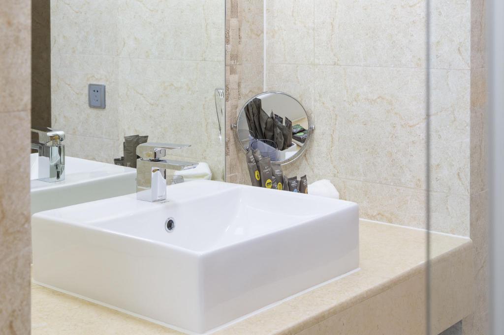 غرفة قياسية بسرير كينج، Novotel Ulaanbaatar 6/10