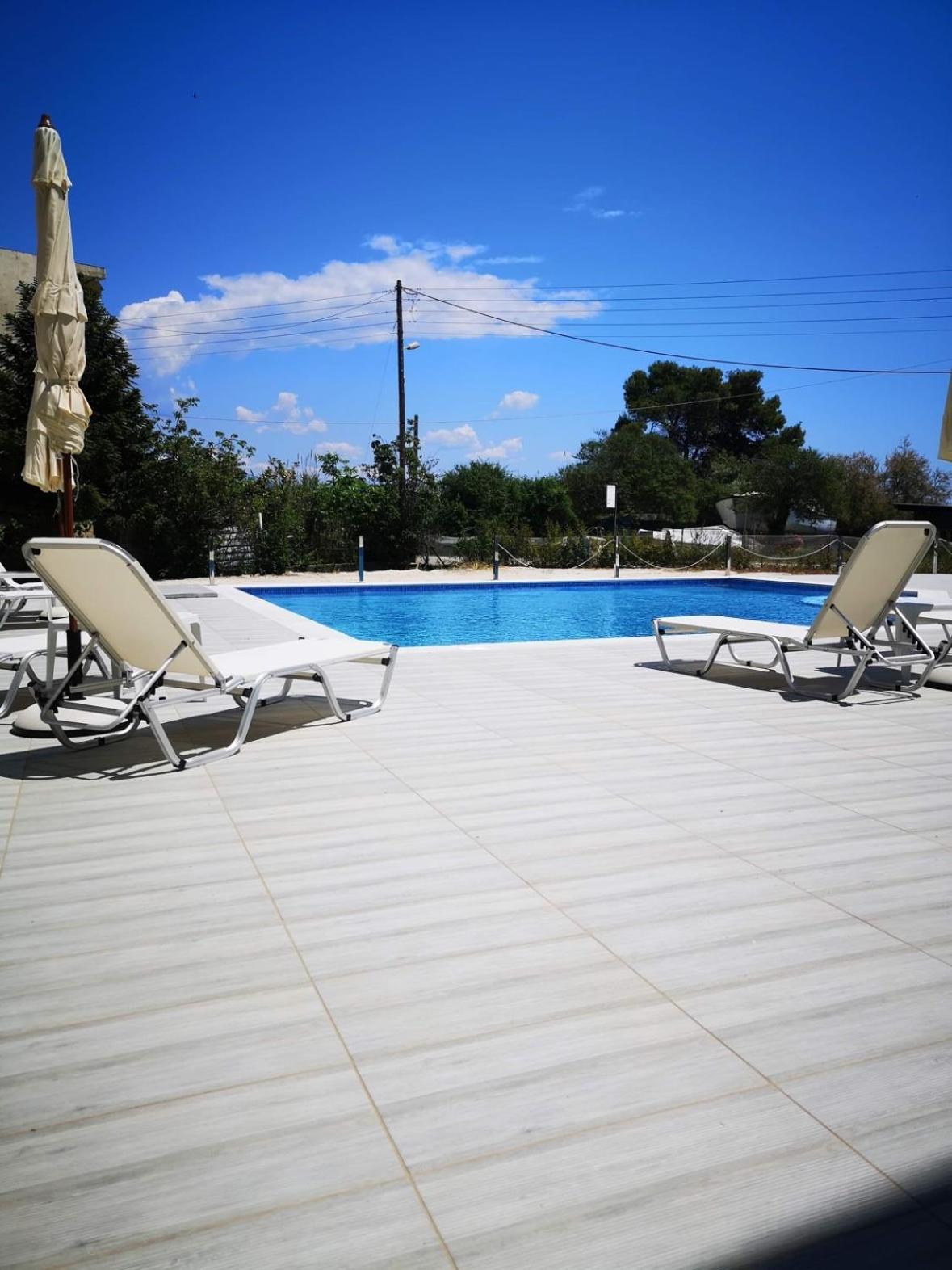 Three Island View Hotel 80/103