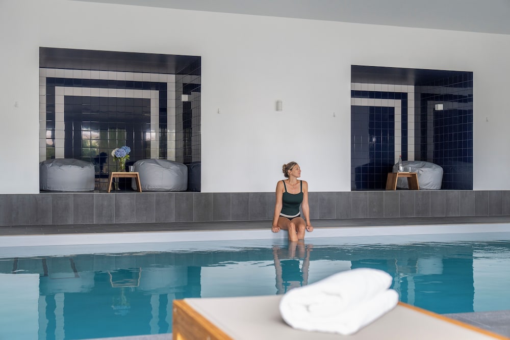swimming pool spa