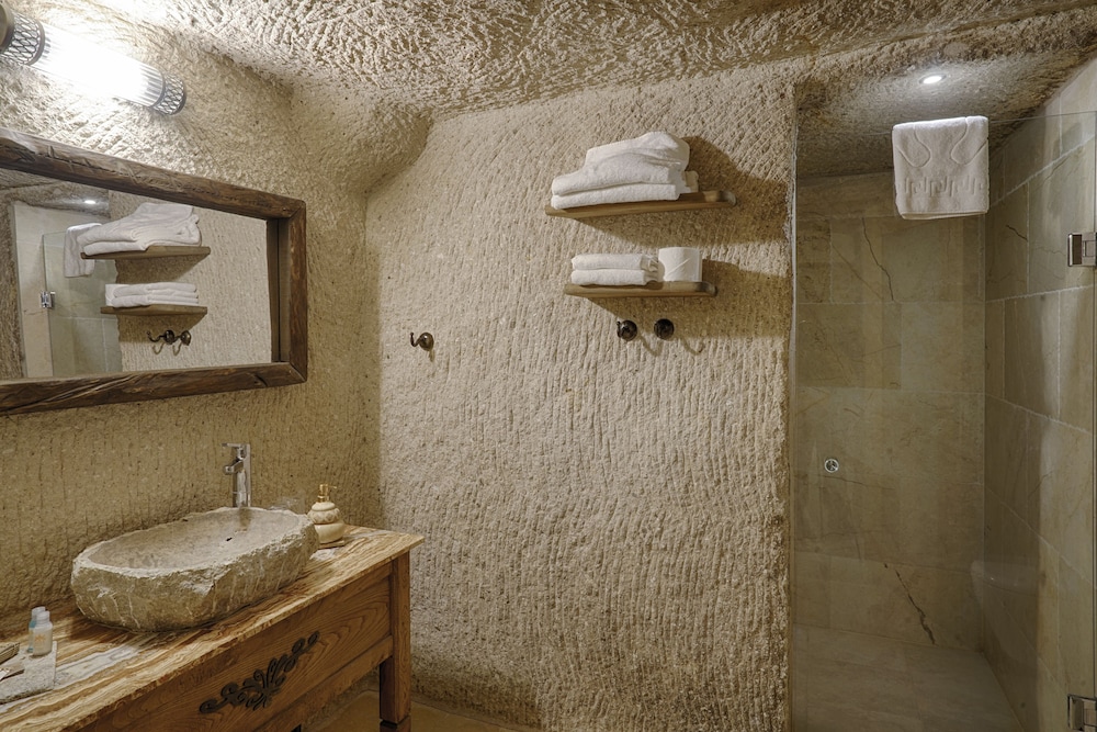 Hera Cave Suites 41/50