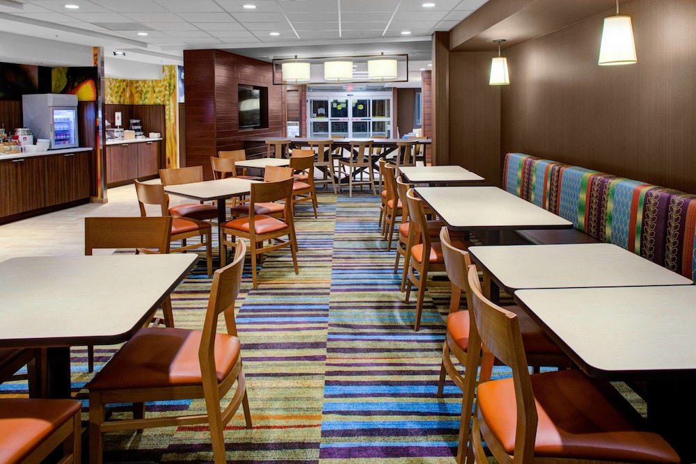 Fairfield Inn And Suites By Marriott Hollister 33/49