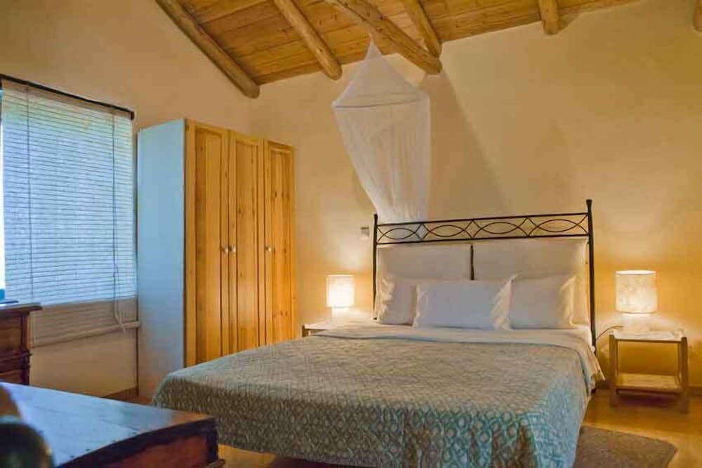 2 BEDROOMS, HOUSE
