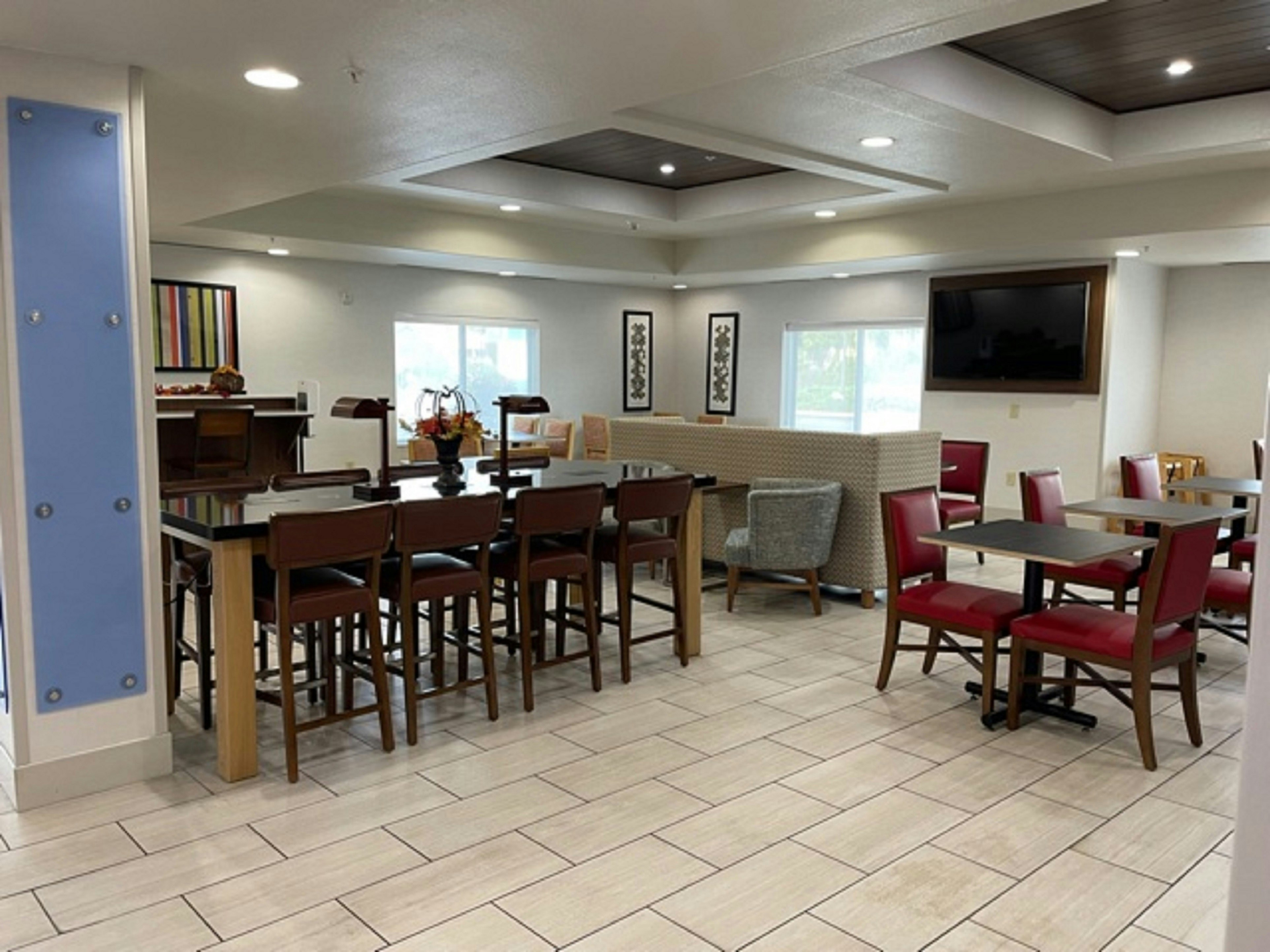 Holiday Inn Express Hotel Suites Lewisburg 12/16