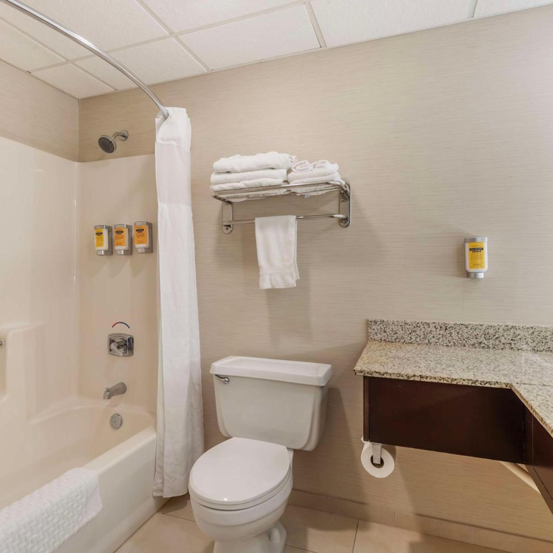 جناح بزنس بجاكوزي، Best Western Plus Steeplegate Inn 4/5