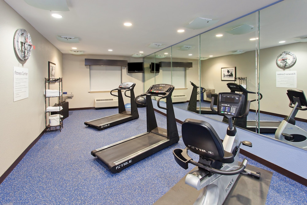 Holiday Inn Express Hotel & Suites Wharton 28/50
