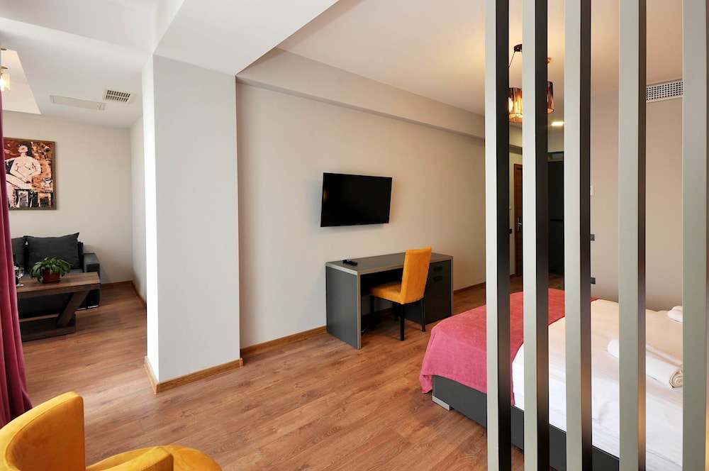 Jazz Hotel 32/42