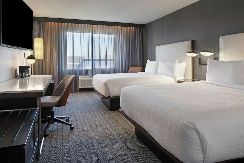 Hotel Chino Hills 23/63