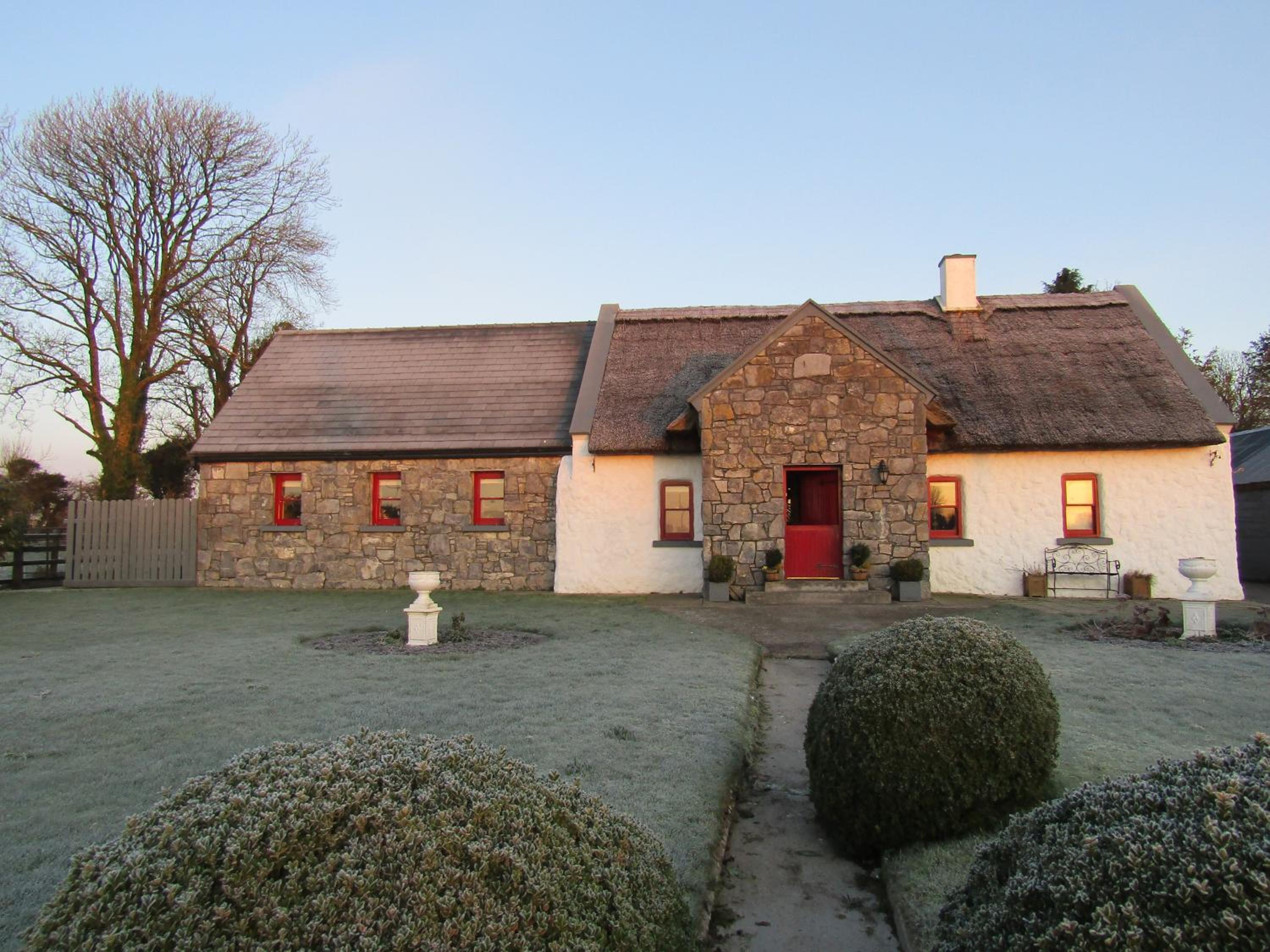 The Thatched Cottage B&B 24/25