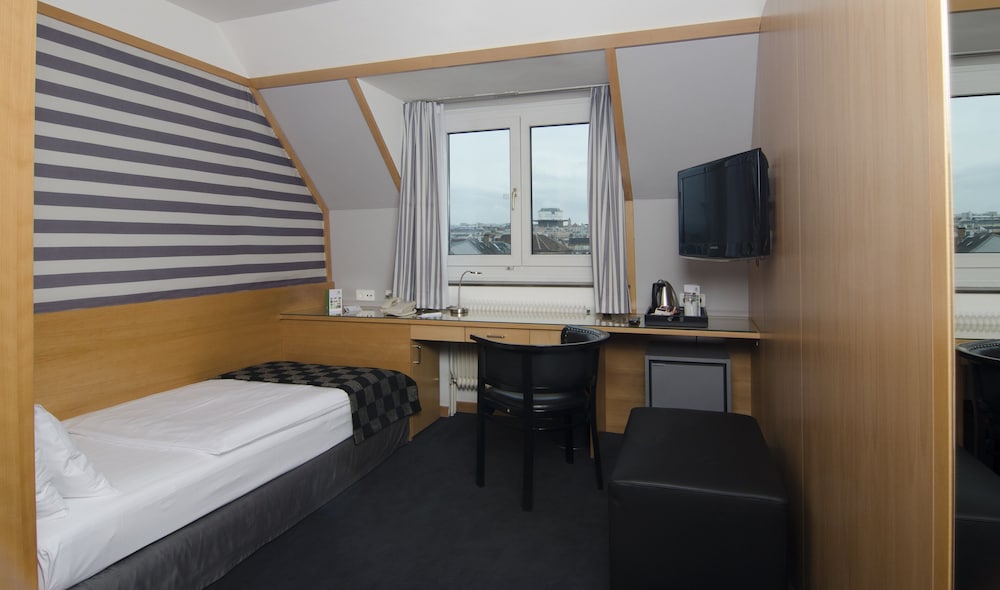 HOLIDAY INN VIENNA CITY 21/74