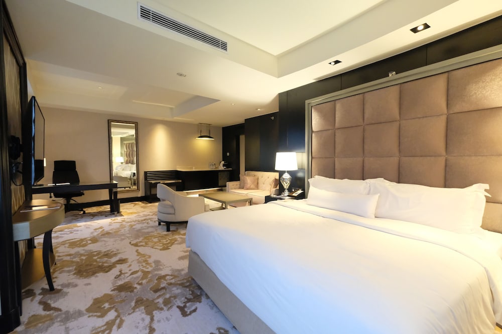 RENOVATED, STUDIO, SUITE
