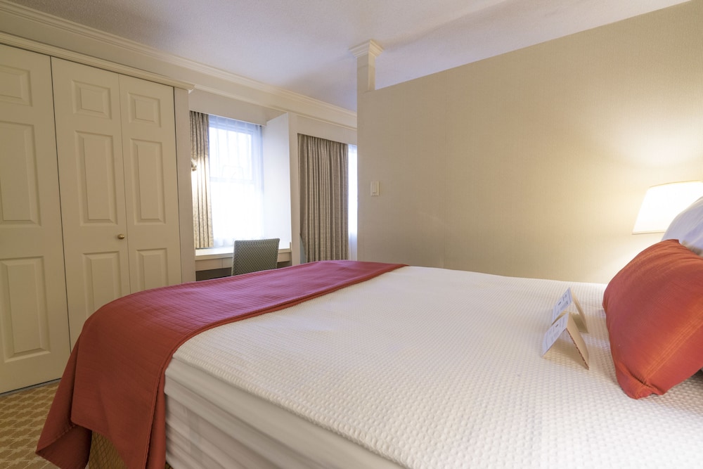 Royal Scot Hotel & Suites, Trademark Collection by Wyndham 12/76