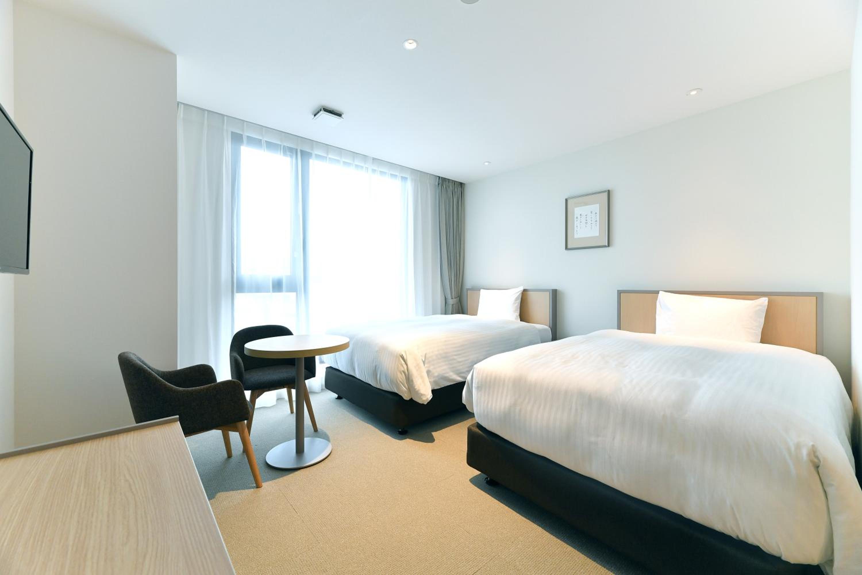 Universal, Twin Beds