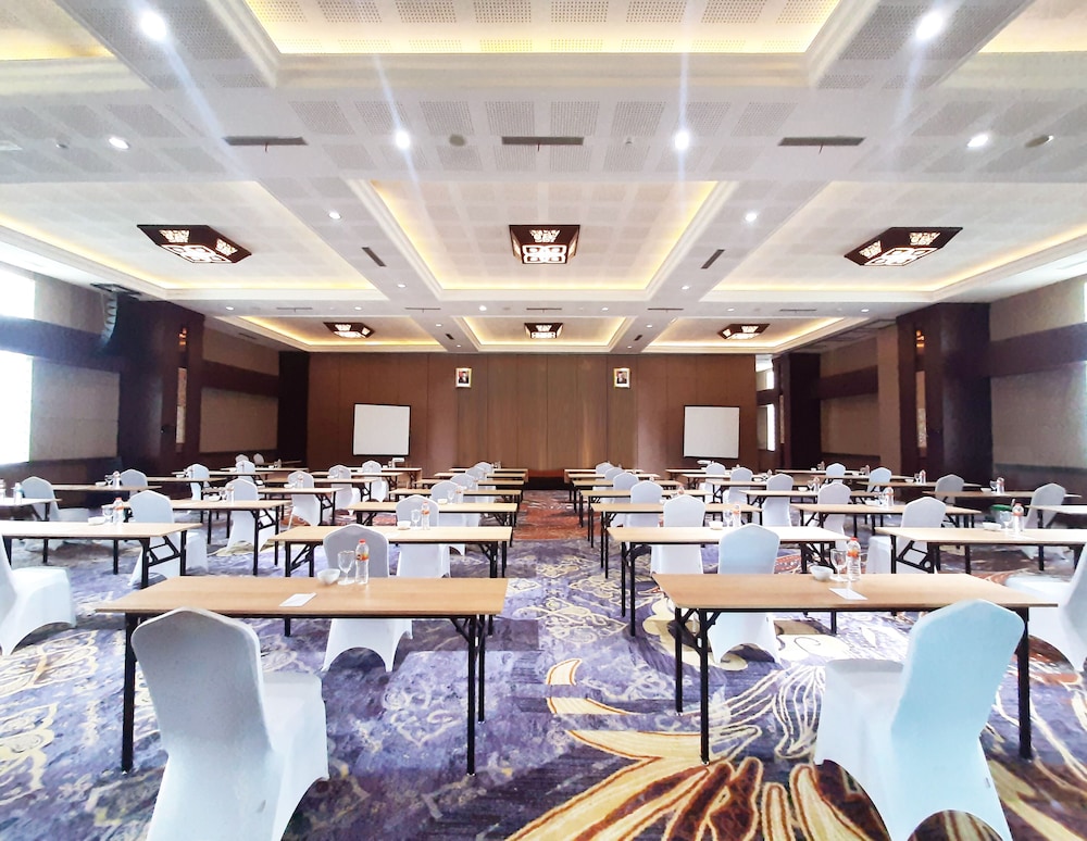 Braling Grand Hotel by Azana 51/58