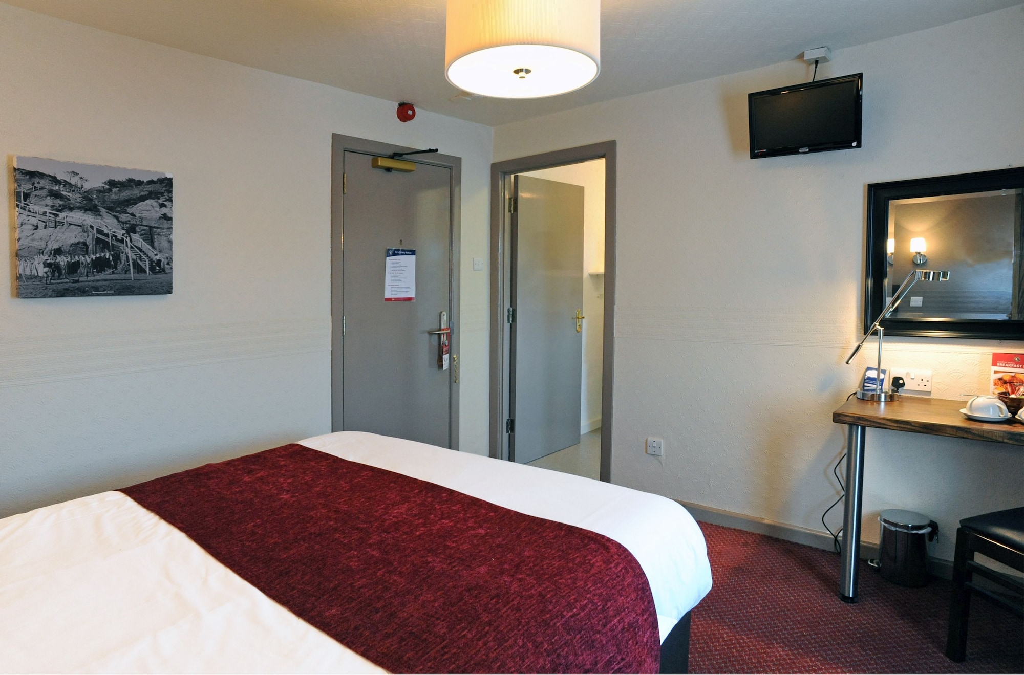 ROOM, DOUBLE BED