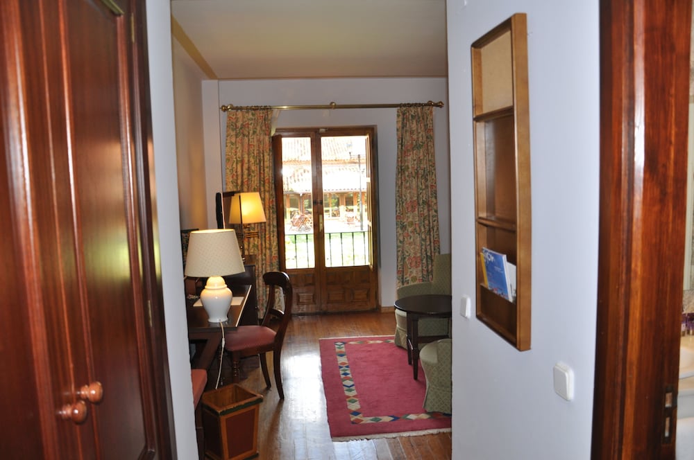 Parador de Gijon 50/50