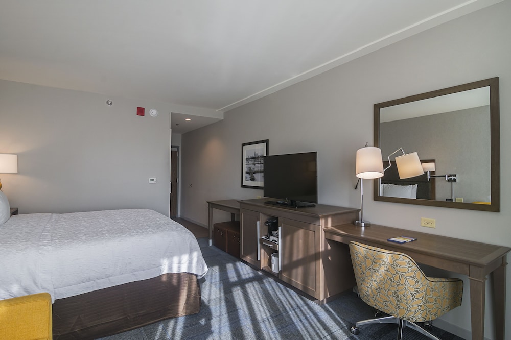Hampton Inn Chicago North/Loyola Station 27/71