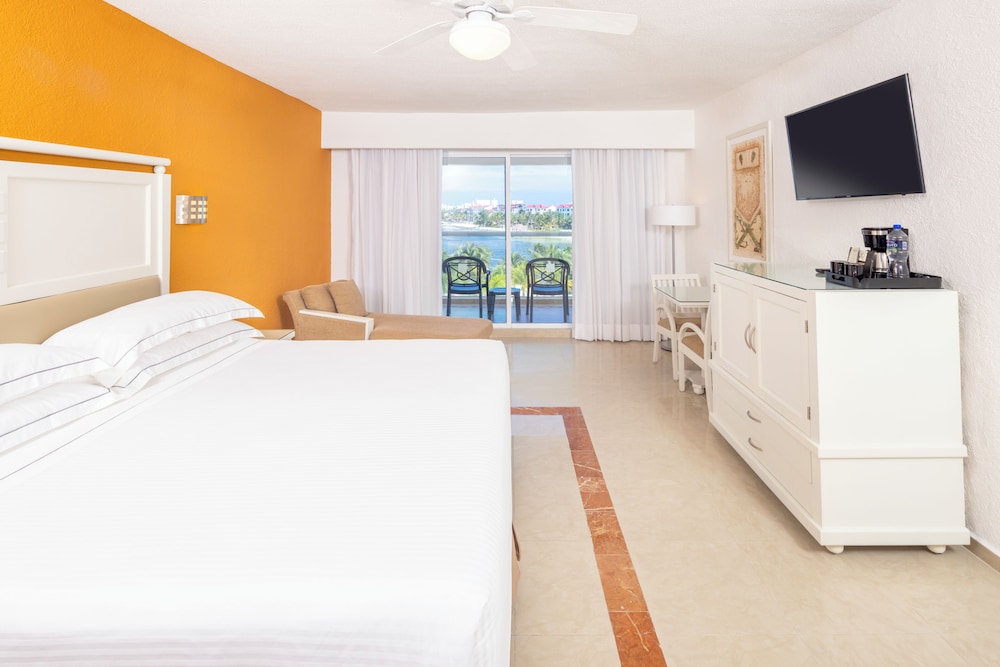 Room, 2 Double Beds, Terrace, Occidental Costa Cancun 4/10