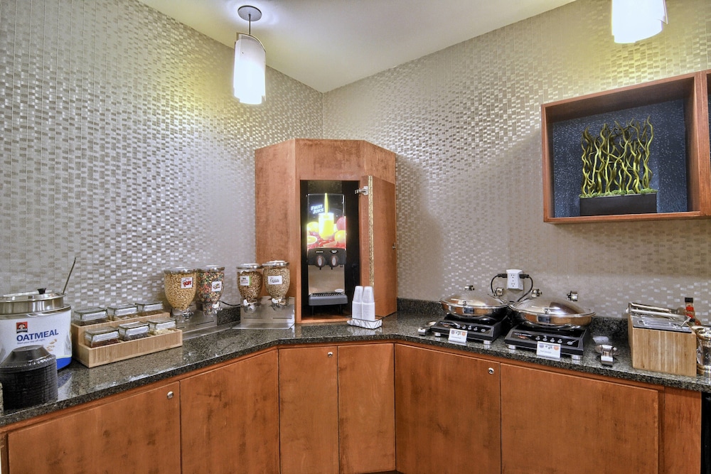 Springhill Suites Detroit Southfield 40/56