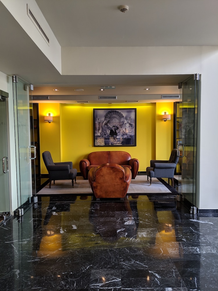Miro Hotel 67/70