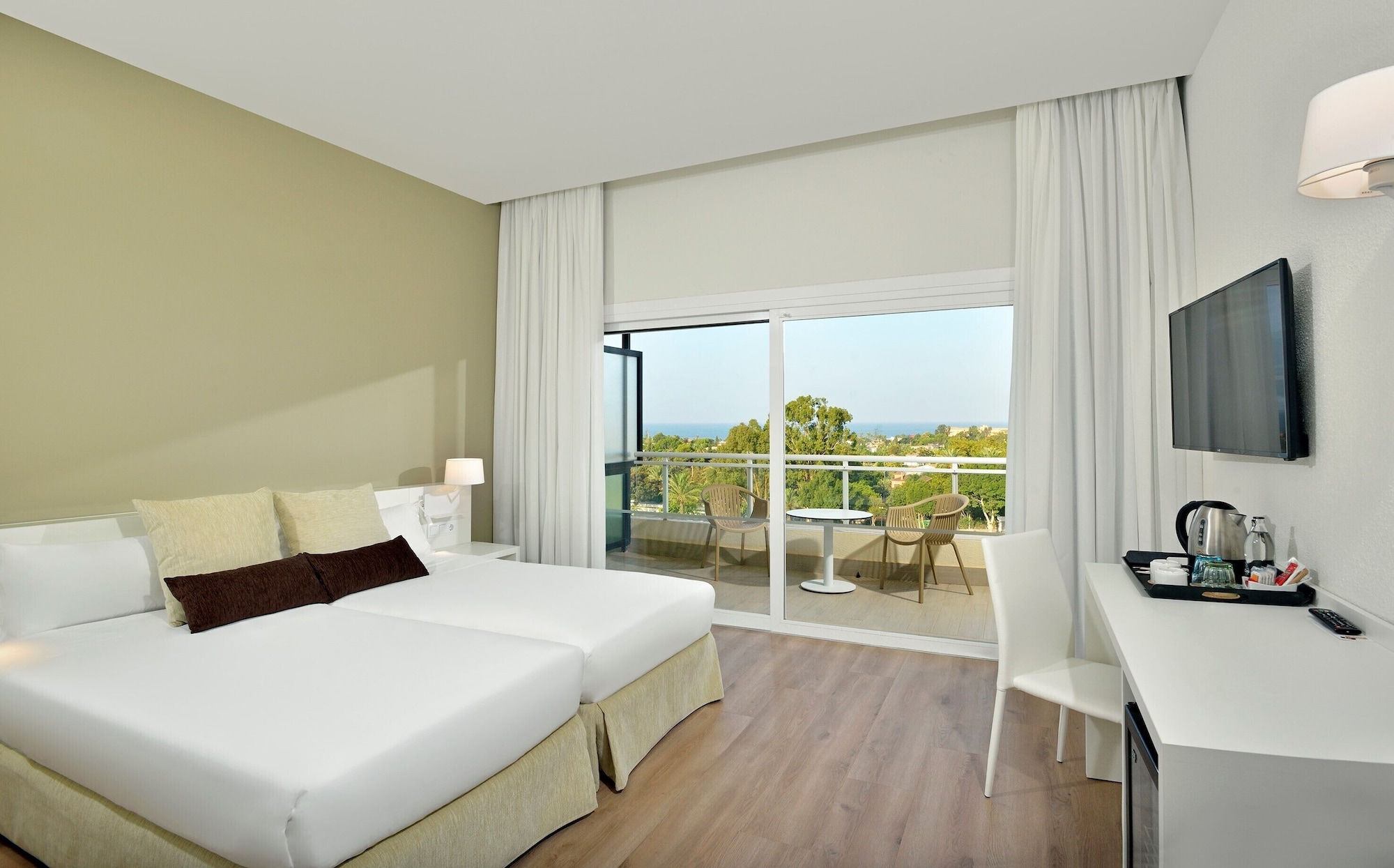 Xtra Sol, Suite, Twin Beds
