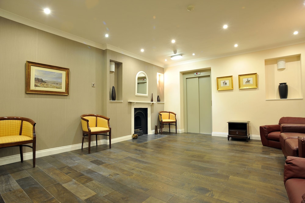 Kings Arms Hotel 30/44