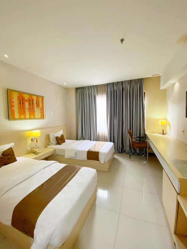 Scarlet Kebon Kawung Hotel 33/71