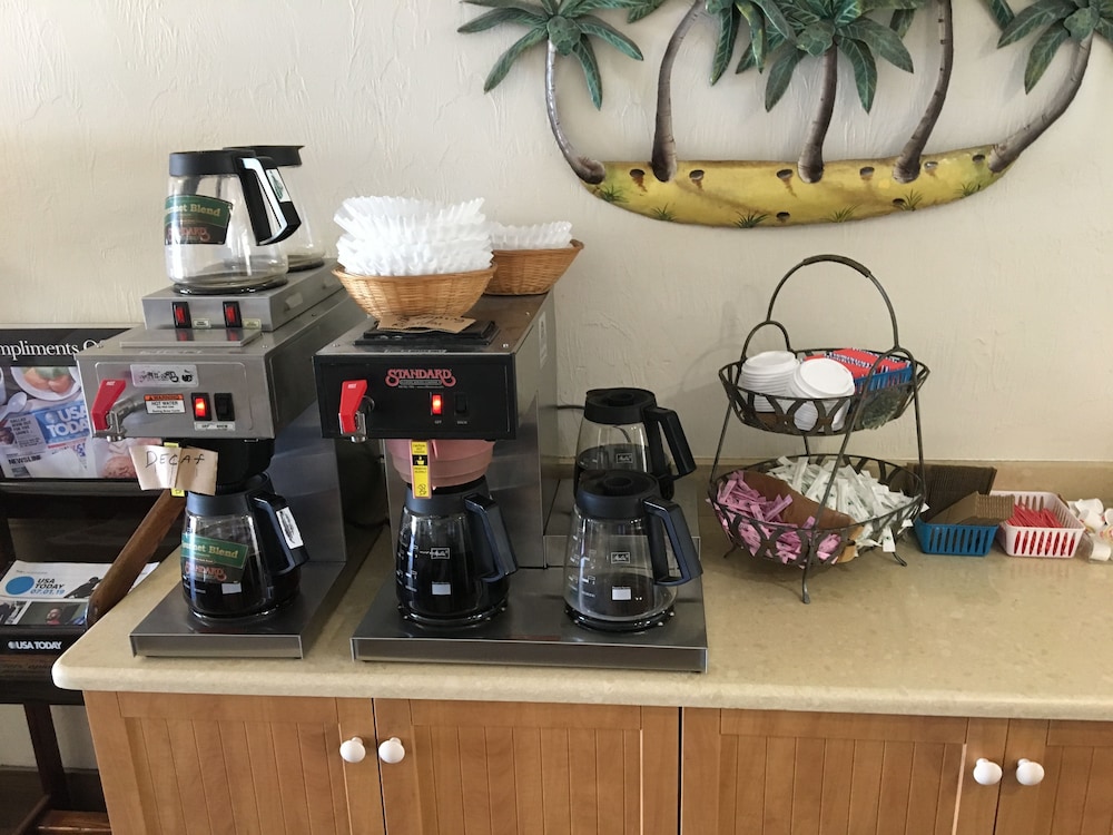 Days Inn by Wyndham Daytona Oceanfront 27/37