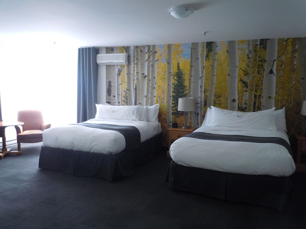 Standard, 2 Queen Beds, Riverside