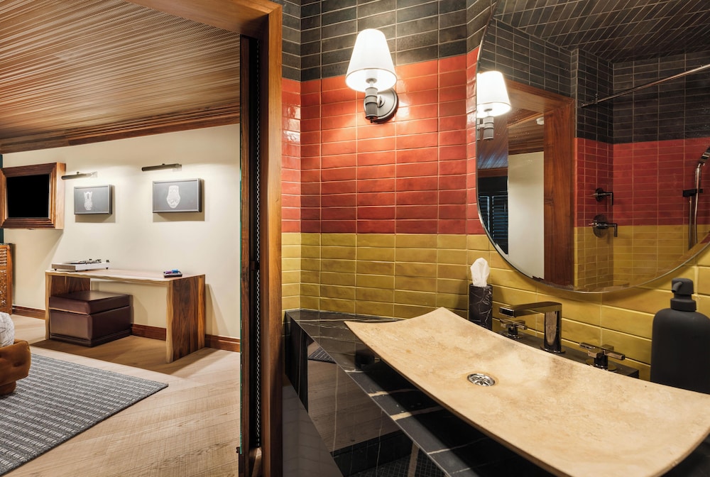 Wolfes Hotel Moab 40/42