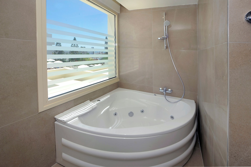 Nelia Beach Hotel & Spa 59/67