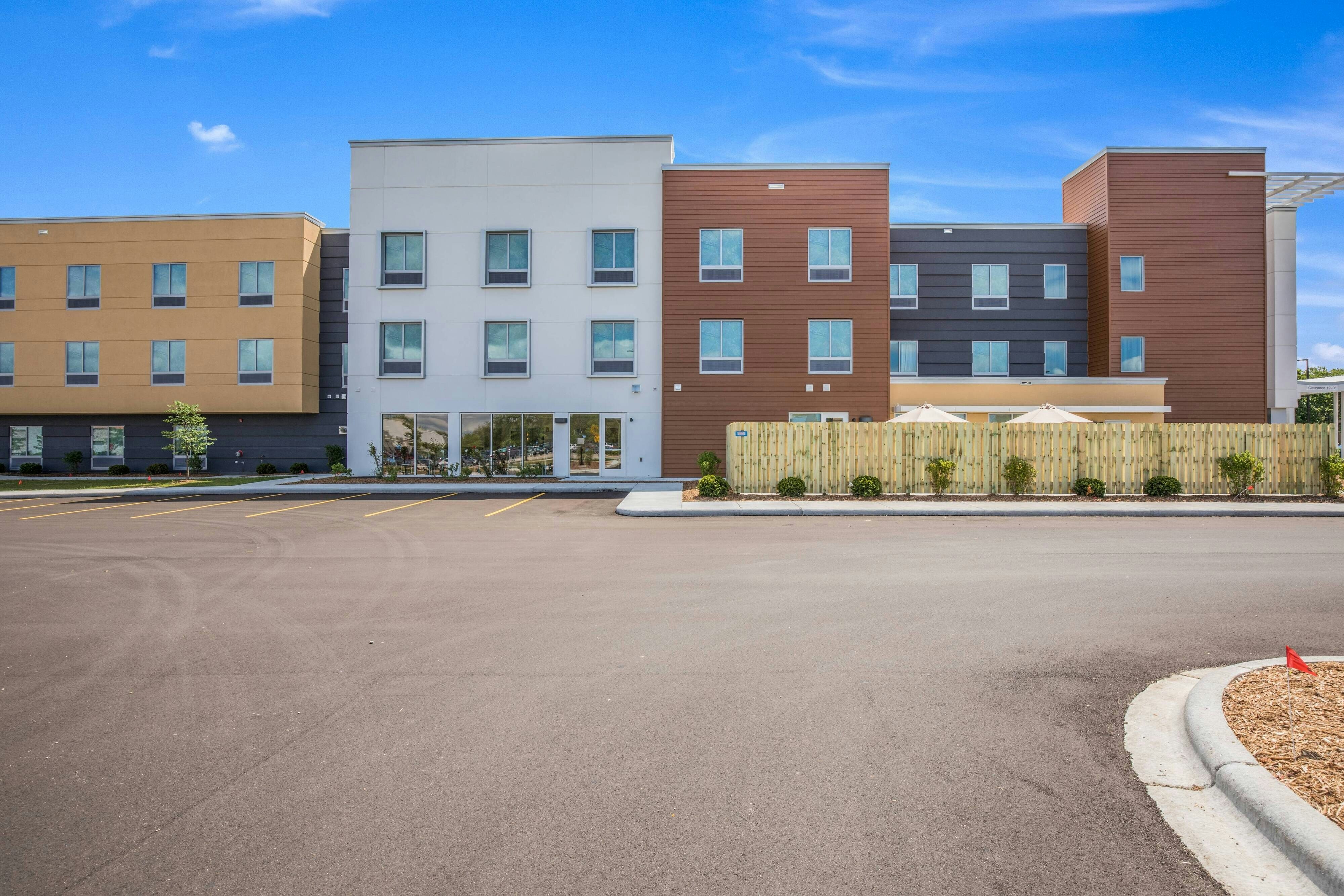 Fairfield Inn & Suites by Marriott Whitewater 37/38