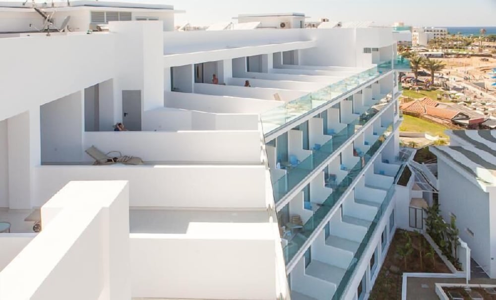 Vrissaki Beach Hotel 3/50