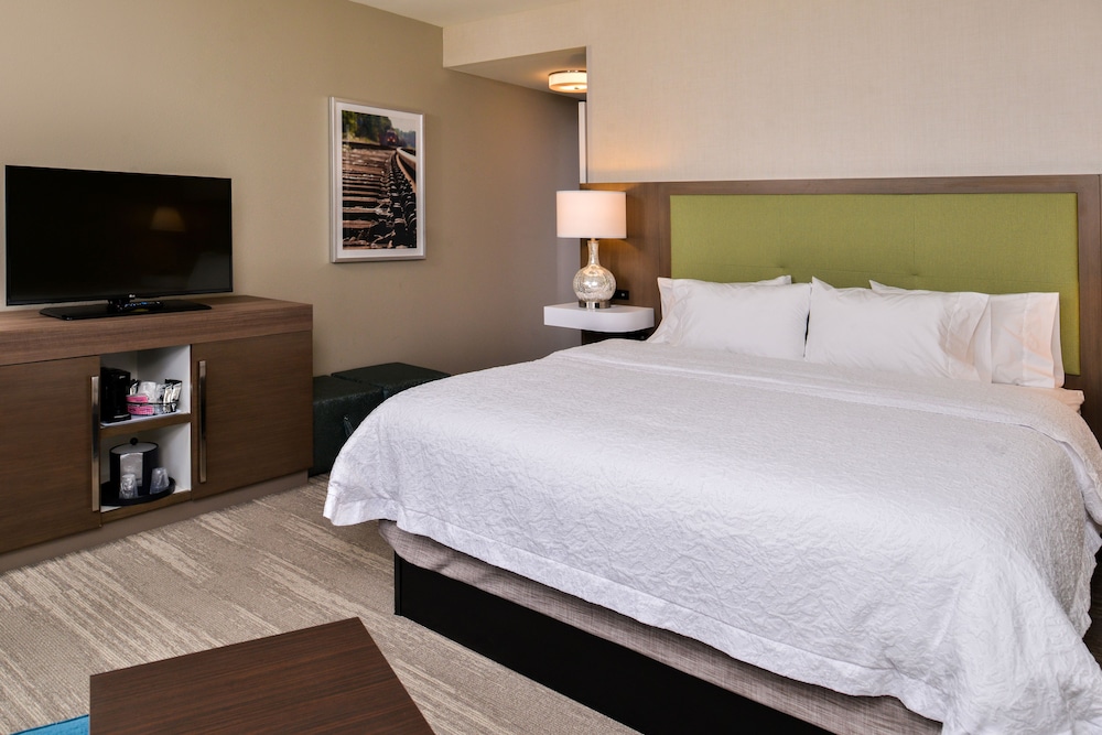HAMPTON INN BY HILTON OMAHA AIRPORT, IA 11/27